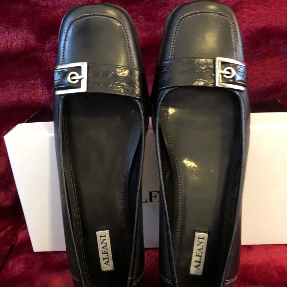Black dress flats new w/o tags